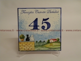 cod.art: nc76 - Mattonella in ceramica cm 15x15 con decoro "gatti sul muretto" e scritta personalizzata. 